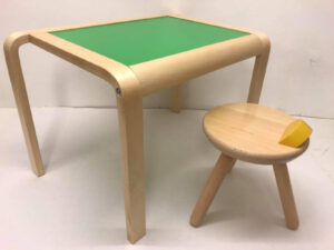 kindertafel met kinderkrukje geel