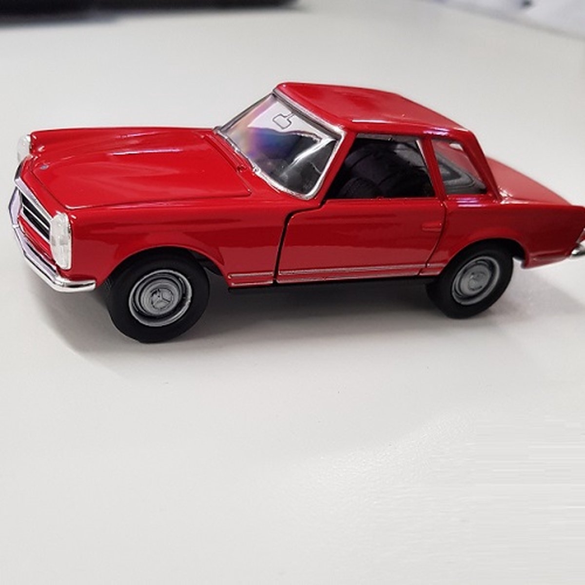 Welly Mercedes Benz 230SL 1963 - Diecast schaalmodel met pullback motor 1:36