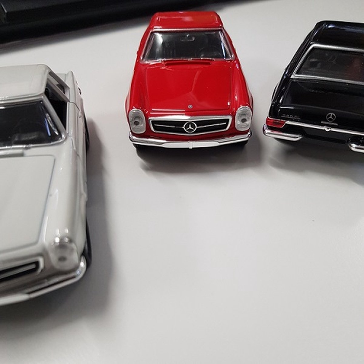 Welly Mercedes Benz 230SL 1963 - Diecast schaalmodel met pullback motor 1:36